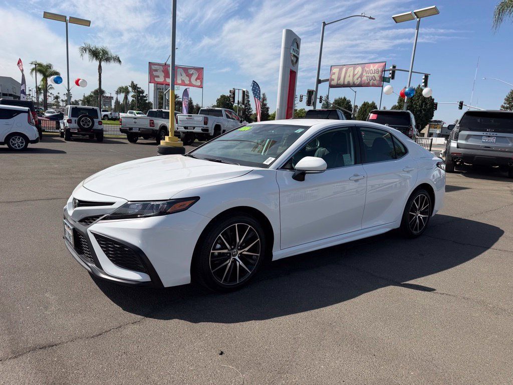 Used 2024 Toyota Camry SE w/ Convenience Package FWD image 3