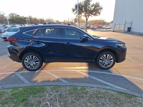 Used 2023 Toyota Venza Limited image 7