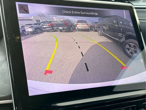 Used 2023 Jeep Grand Cherokee Limited image 22