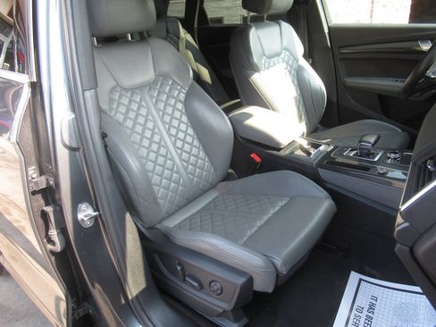 Used 2018 Audi SQ5 Premium Plus w/ S Sport Package AWD/4WD image 9