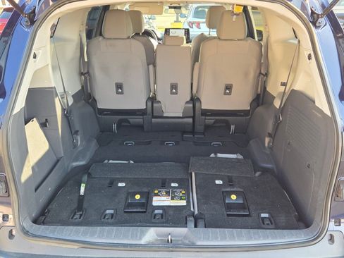 Used 2024 Toyota Sienna LE image 12