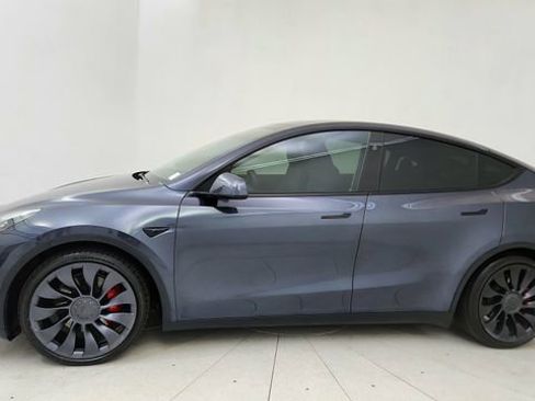 Used 2025 Tesla Model Y Performance image 3