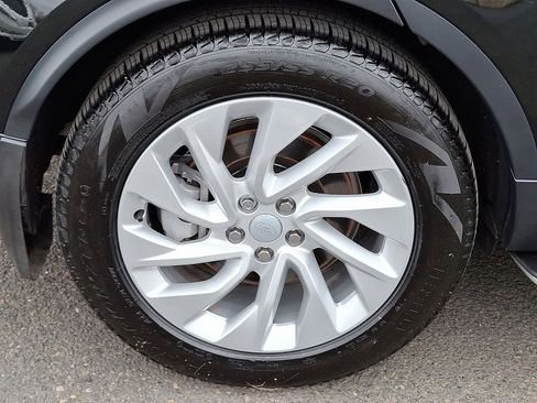 Used 2025 Land Rover Discovery S image 11