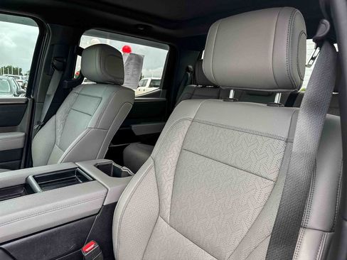 Used 2025 Toyota Tundra Limited AWD/4WD image 14