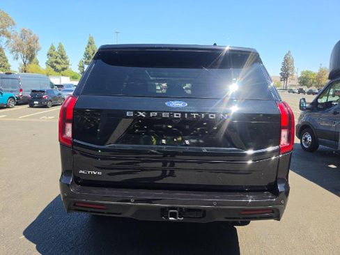 Used 2025 Ford Expedition Active AWD/4WD image 4