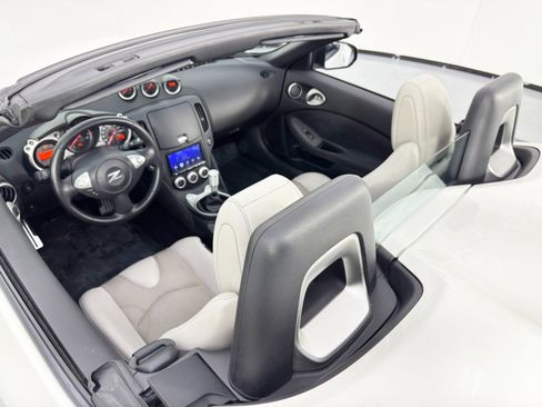 Used 2014 Nissan 370Z Touring w/ Sport Package image 34