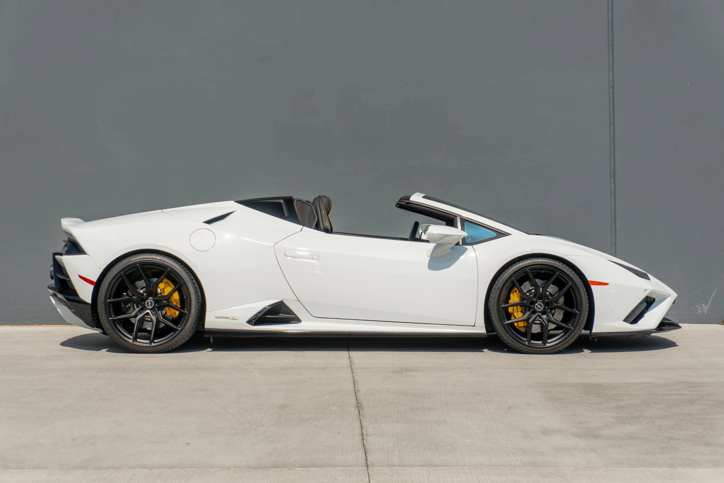 Used 2021 Lamborghini Huracan EVO RWD image 7