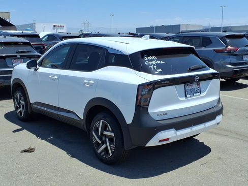 Certified 2025 Nissan Kicks SV FWD image 6