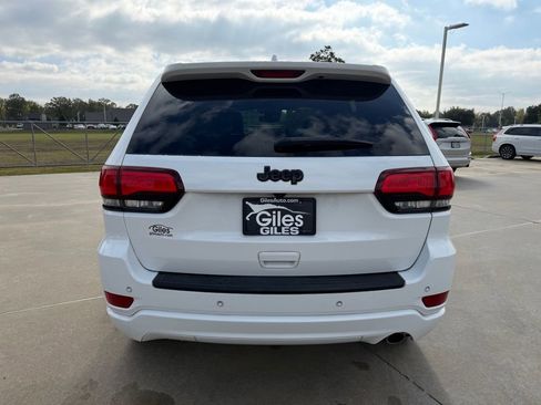 Used 2021 Jeep Grand Cherokee Laredo X image 3