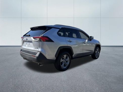 Used 2022 Toyota RAV4 LE AWD/4WD image 5