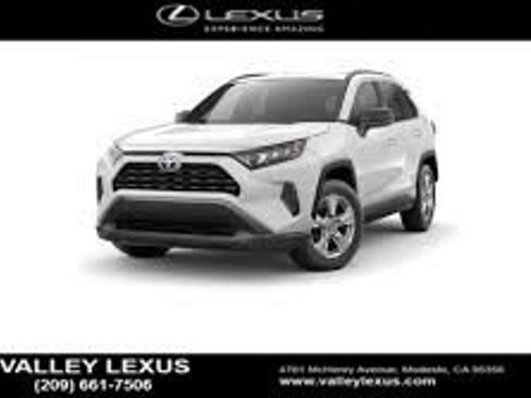 Used 2023 Toyota RAV4 XLE Premium FWD image 4