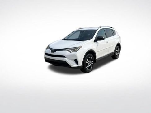 Used 2017 Toyota RAV4 LE FWD image 7