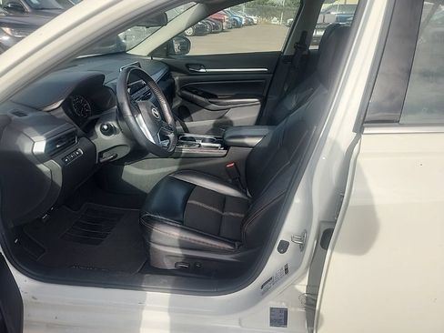 Used 2024 Nissan Altima 2.5 SR FWD image 19