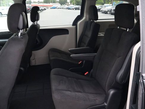 Used 2016 Dodge Grand Caravan SE w/ Quick Order Package 29E SE FWD image 5