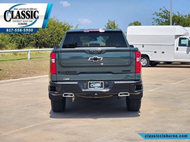 Used 2025 Chevrolet Silverado 1500 Custom Trail Boss w/ LPO, Dark Essentials Package AWD/4WD image 9
