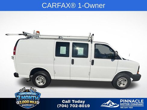 Used 2015 Chevrolet Express 2500 RWD image 3