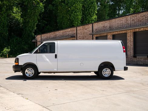 Used 2016 Chevrolet Express 2500 Extended RWD image 4