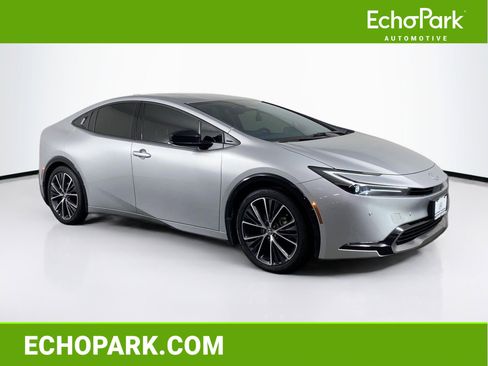 Used 2025 Toyota Prius XLE image 1