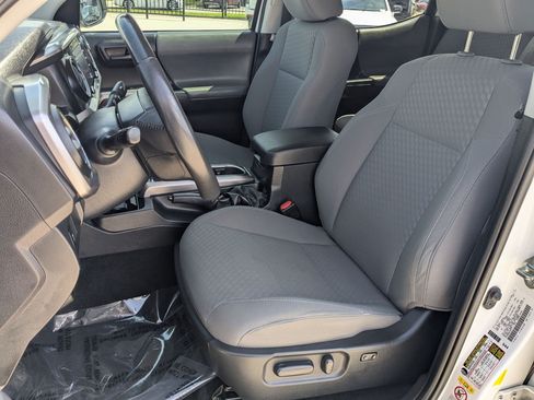 Used 2020 Toyota Tacoma SR5 AWD/4WD image 15