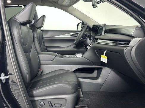 Certified 2025 INFINITI QX60 Luxe w/ Vision Package image 33