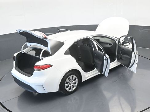 Used 2025 Toyota Corolla LE image 63