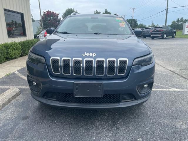 Used 2019 Jeep Cherokee Latitude Plus w/ Cold Weather Group AWD/4WD image 3
