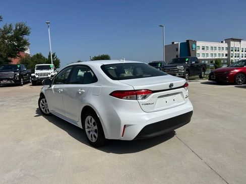 Used 2024 Toyota Corolla LE FWD image 5