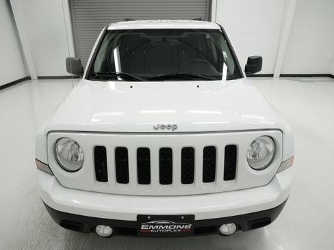 Used 2016 Jeep Patriot Sport w/ Power Value Group FWD image 2