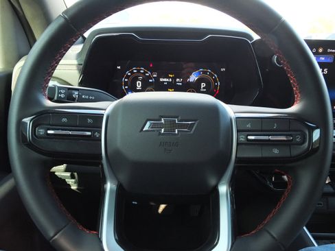 Used 2024 Chevrolet Colorado Z71 w/ Z71 Convenience Package 2 image 18