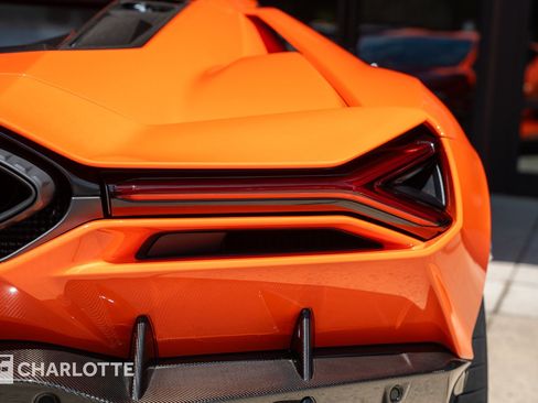 Used 2024 Lamborghini Revuelto AWD/4WD image 15
