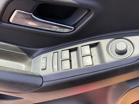 Used 2019 Chevrolet Trax LT w/ LT Convenience Package AWD/4WD image 11