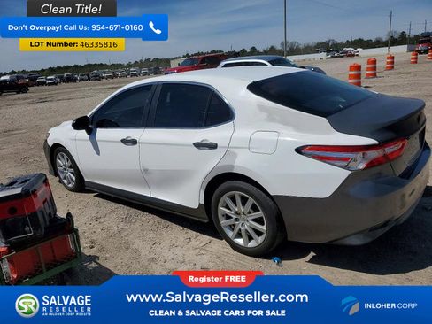 Used 2018 Toyota Camry LE image 3