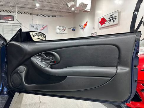 Used 2000 Pontiac Firebird Formula w/ Security Pkg RWD image 14