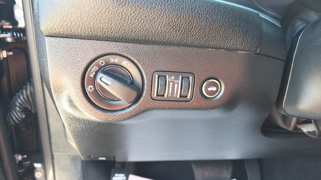 Used 2019 Dodge Challenger SXT RWD image 13