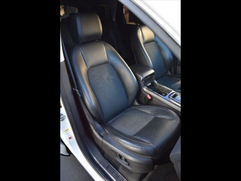 Used 2016 Land Rover Discovery Sport SE AWD/4WD image 34