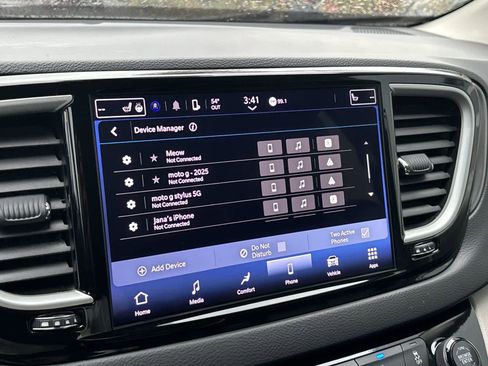 Certified 2024 Chrysler Pacifica Touring-L image 21