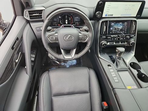 Used 2025 Lexus LX 600 4WD w/ Luxury Package image 12