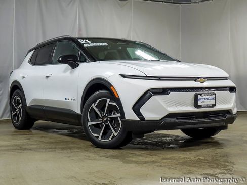 New 2026 Chevrolet Equinox EV LT image 2
