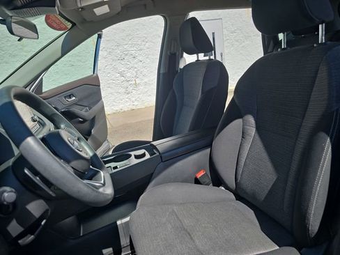 Used 2023 Nissan Rogue SV image 15