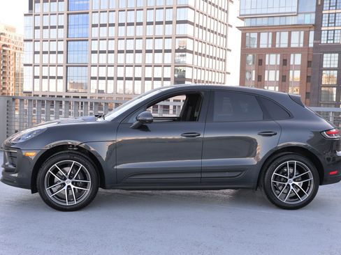 Certified 2025 Porsche Macan image 2