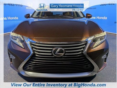 Used 2016 Lexus ES 350 w/ Premium Package w/Wood Trim FWD image 9