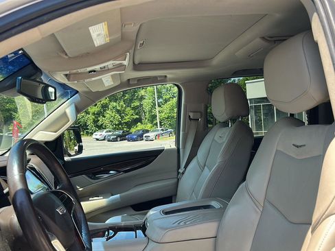 Used 2016 Cadillac Escalade ESV Premium AWD/4WD image 10