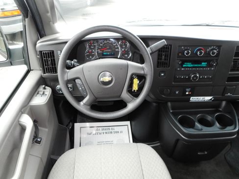 Used 2017 Chevrolet Express 3500 LT w/ LT Preferred Equipment Group RWD image 24
