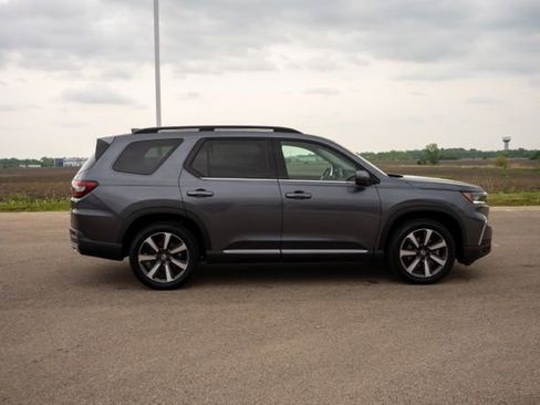 Used 2025 Honda Pilot Touring image 8