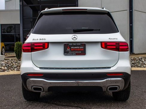 Used 2024 Mercedes-Benz GLB 250 4MATIC w/ Driver Assistance Package image 5