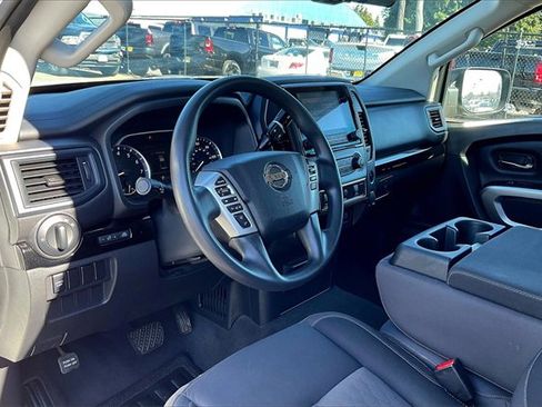 Used 2022 Nissan Titan SV image 14