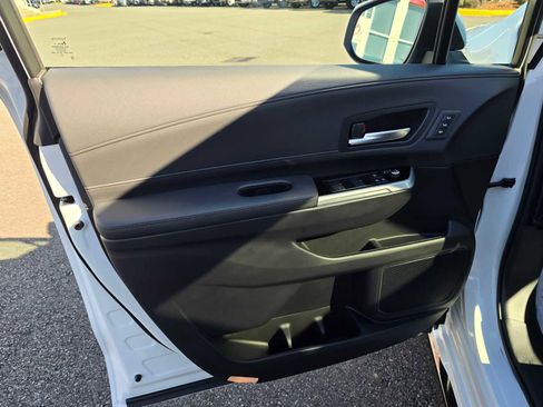 Certified 2025 Toyota Sienna Limited image 24
