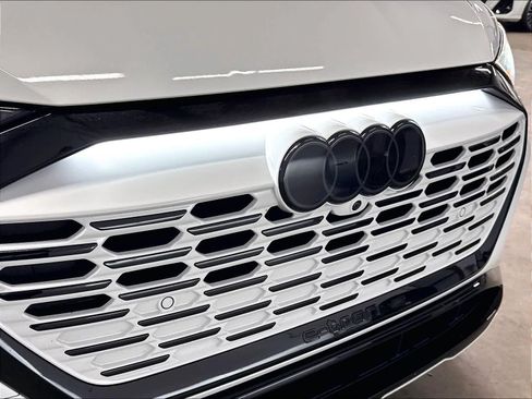 Certified 2024 Audi Q8 e-tron Premium Plus AWD/4WD image 31