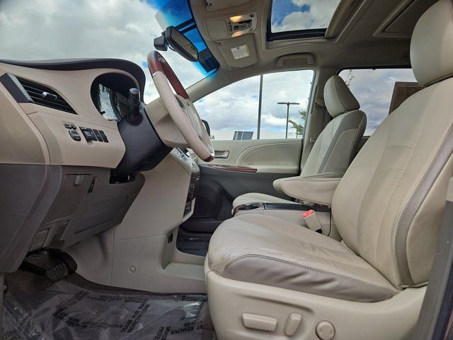 Used 2011 Toyota Sienna Limited w/ Premium Pkg AWD/4WD image 17