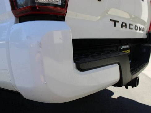 Used 2020 Toyota Tacoma SR AWD/4WD image 11